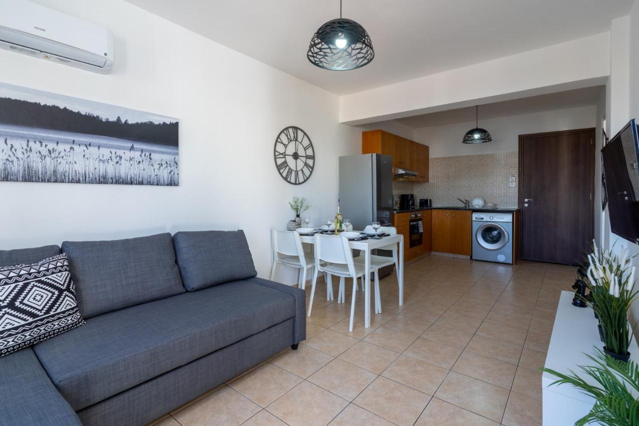 Polyn 1- Bedroom Apartment In Larnaka Exterior foto