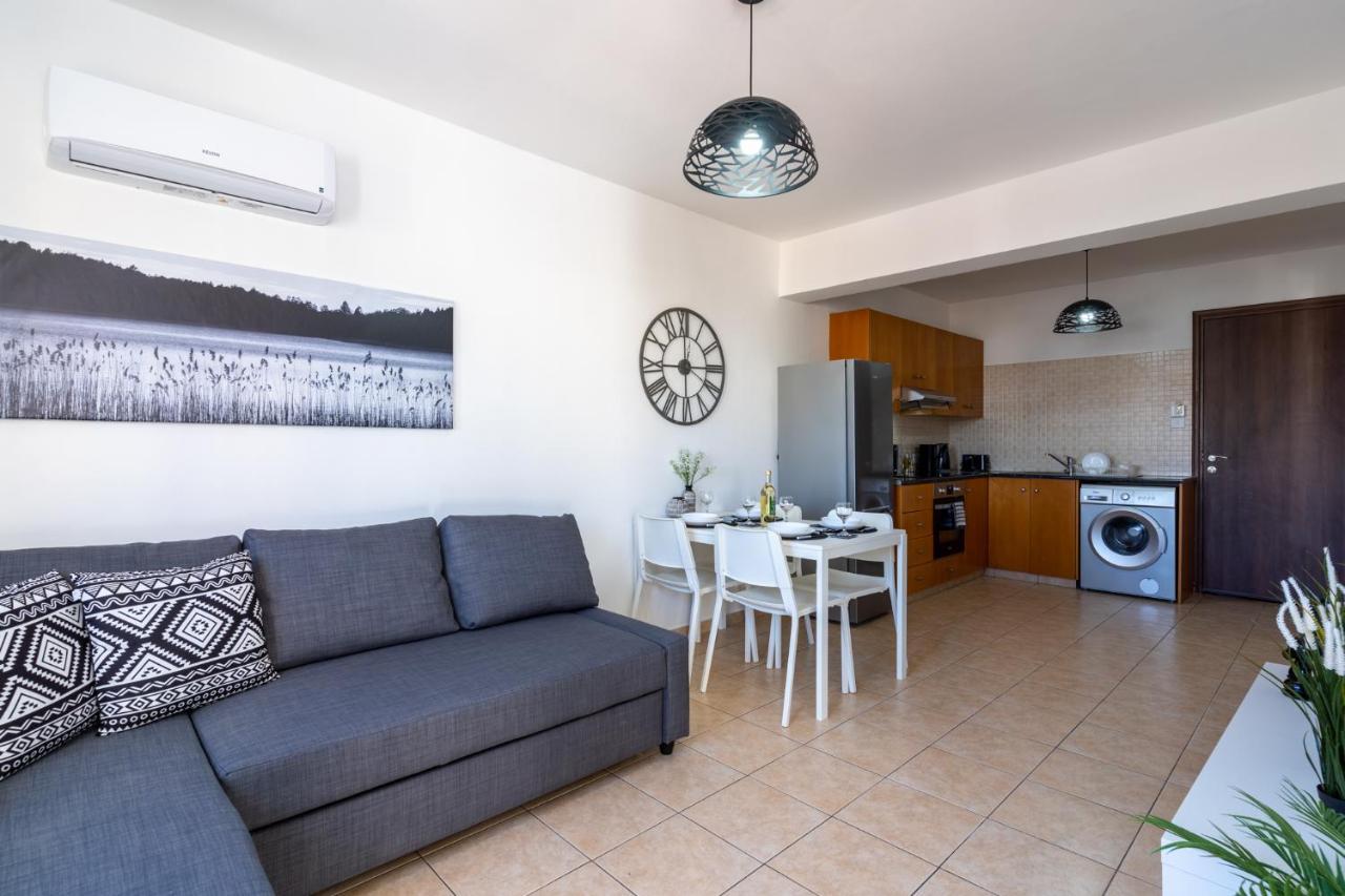 Polyn 1- Bedroom Apartment In Larnaka Exterior foto