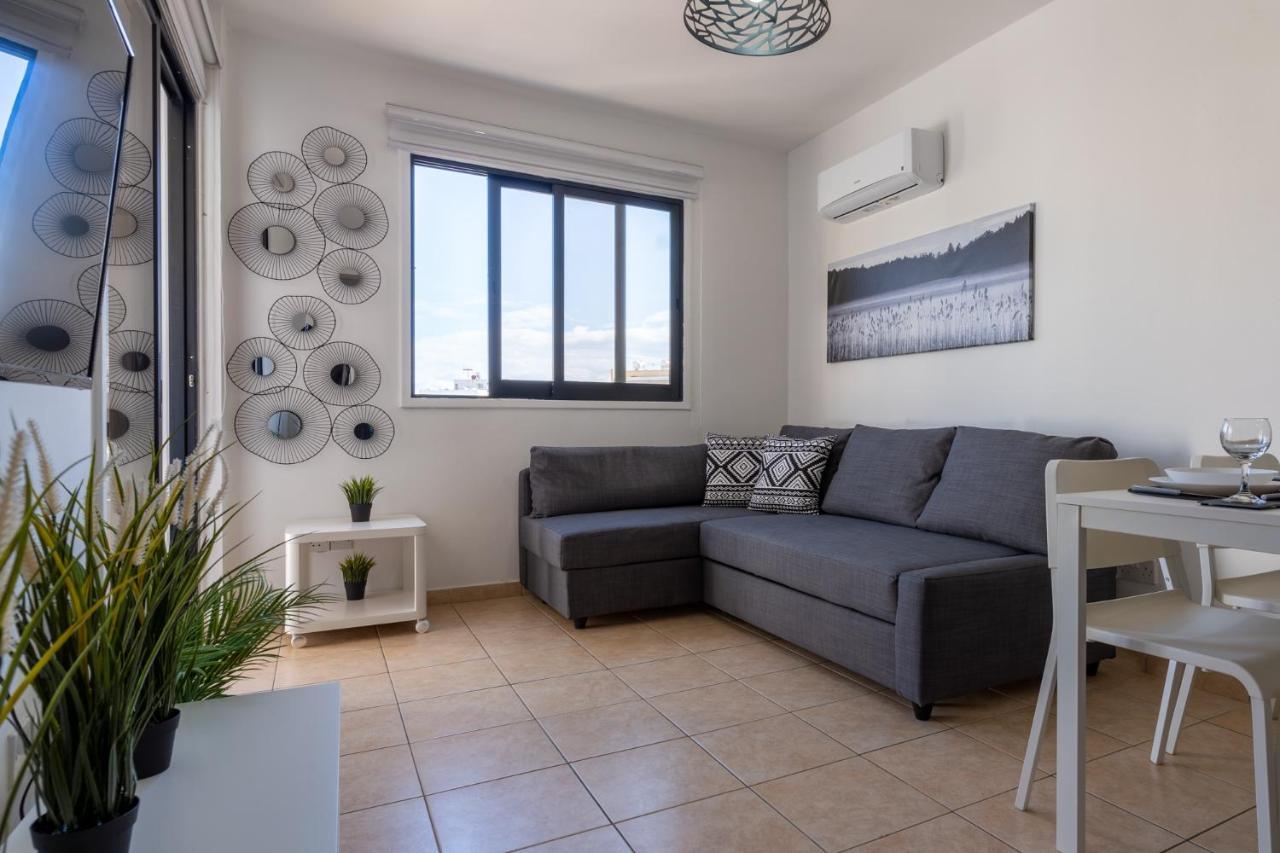Polyn 1- Bedroom Apartment In Larnaka Exterior foto