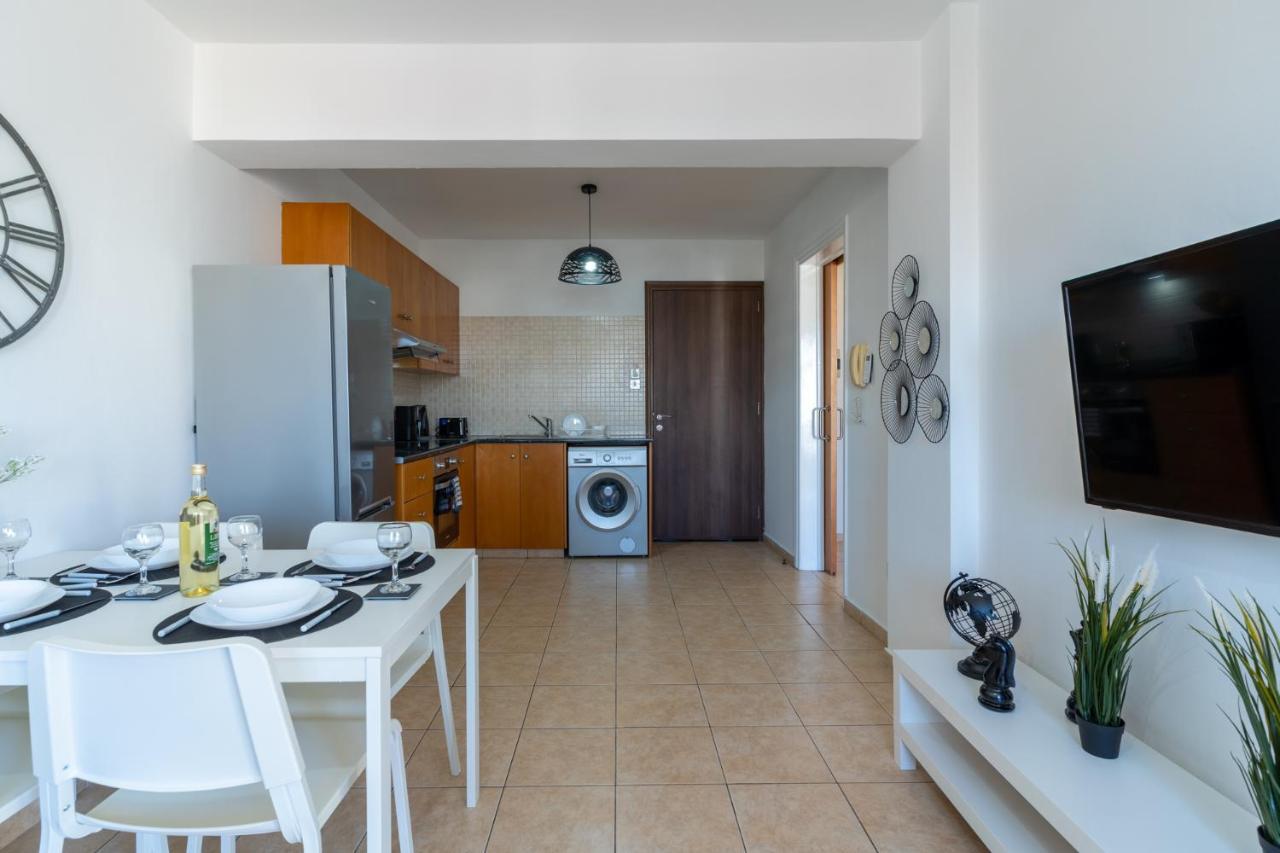 Polyn 1- Bedroom Apartment In Larnaka Exterior foto